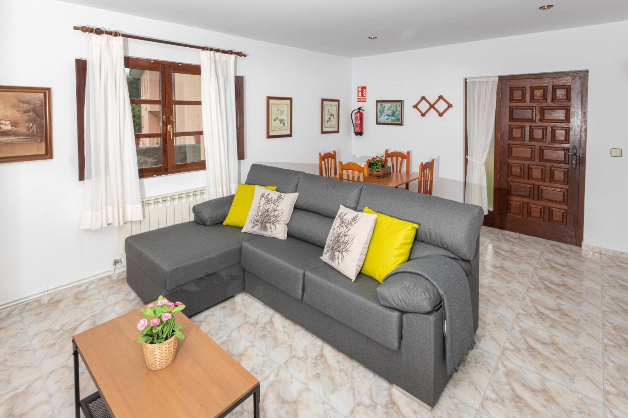 Apartamentos El Acebo Navés エクステリア 写真